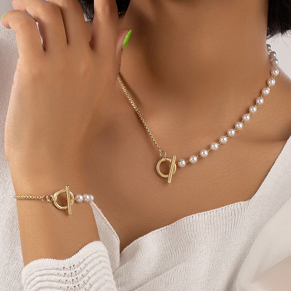 KMVEXO 2pcs Elegant Imitation Pearl Beaded Choker Necklaces